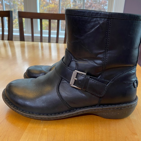 UGG Shoes - Ugg Bryce Black Leather Ankle Boots